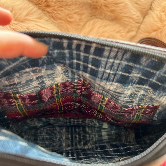 Intrinsic Flair Pequena Crossbody/Backpack Bag. Leather and Embroidery - Picture 4 of 6